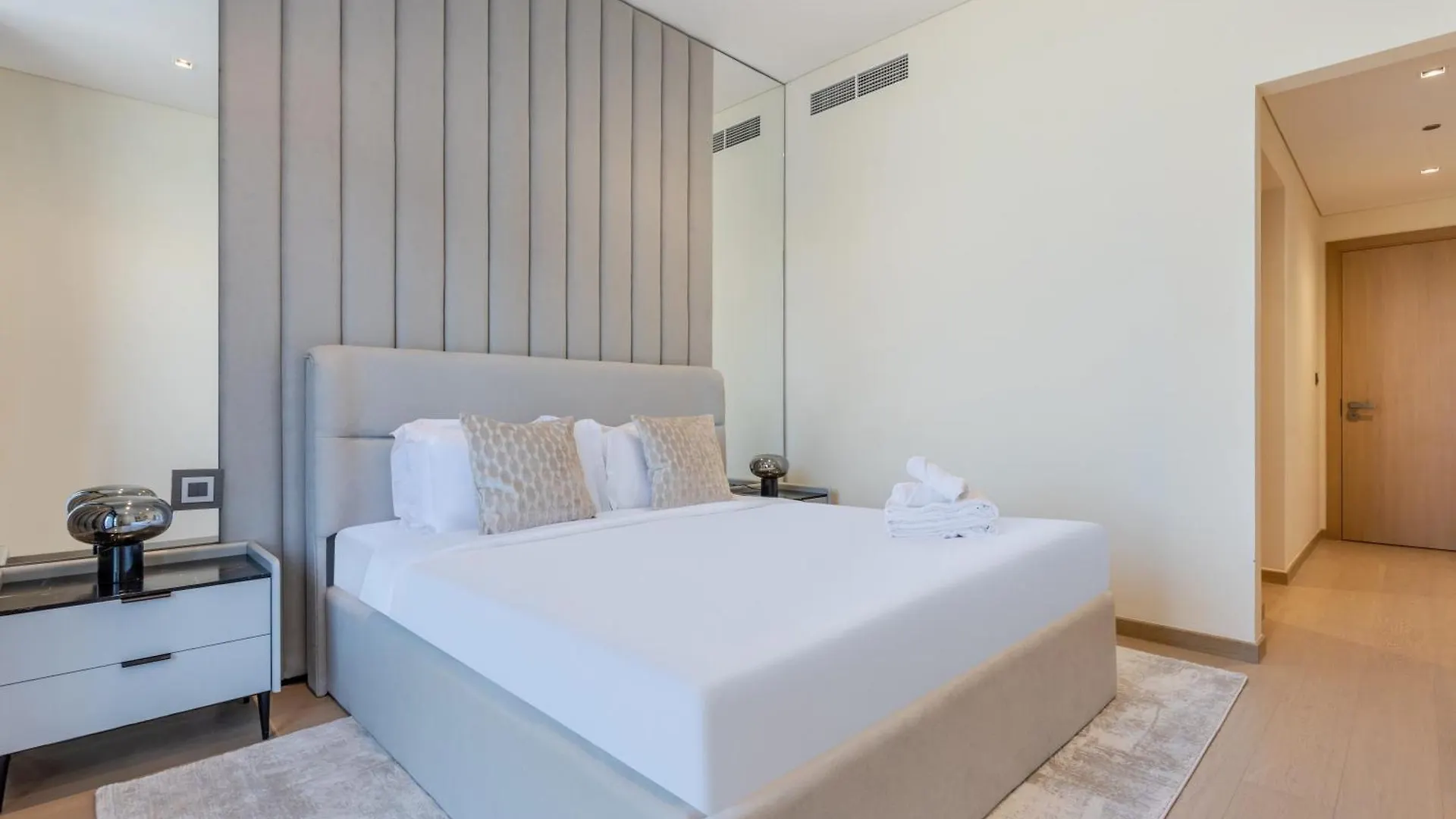 Modern Comfort1Br Rp Heights 5-Min Dubai Mall Apartment