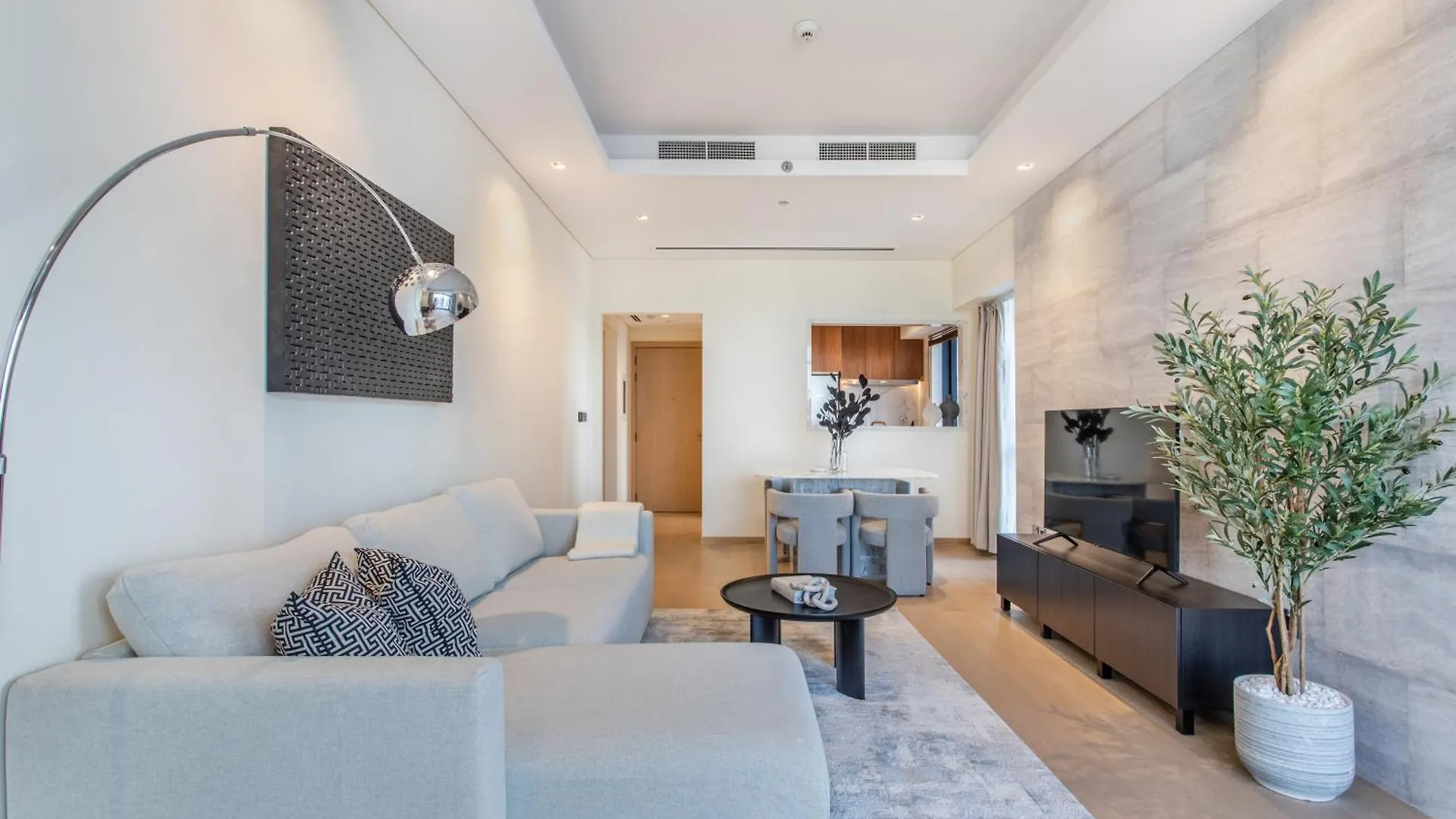 Modern Comfort1Br Rp Heights 5-Min Dubai Mall Apartment